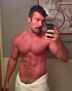 pavillondarmide:  Shower-fresh selfie.