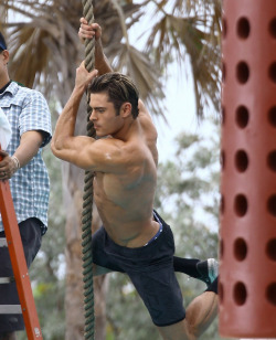 amazingmalenudity:  Zac Efron 