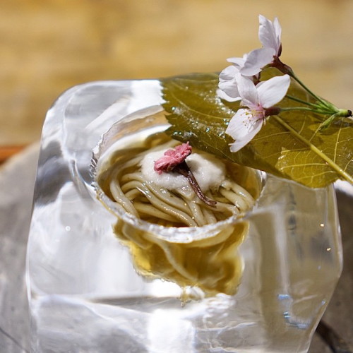 mymodernmet:Japanese Restaurant Serves Noodles in Elegant Ice Cube Bowls