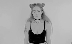 strangeslve:  @halsey: I know I’m not some hot male rockstar but if you guys wanna
