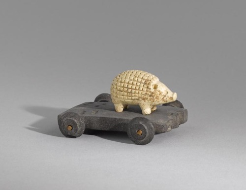 Hérisson monté sur roulettes [Hedgehog on wheels] (Iran, c.1500–1200 BC)