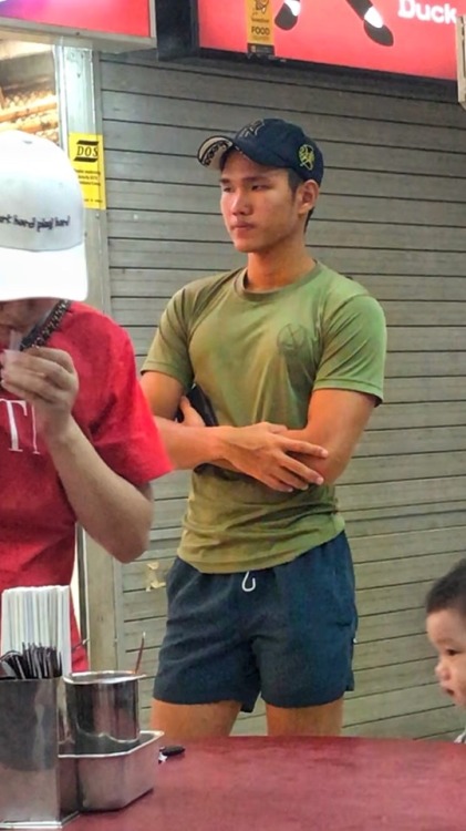 cutiewatcher: Nice chest, cute face, great taste in local food!! What else can one ask for??? My fel
