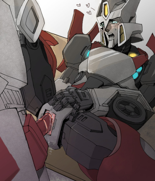adhesivesandscrap:  Too. Hot. 