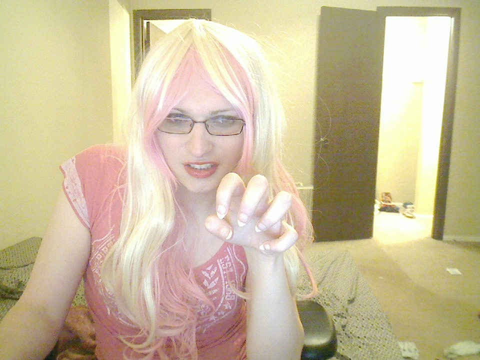 alicebitland:  Fuck you I’m a bubblegum Princess! Strawberries and cream all the