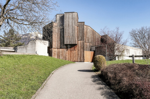 Brutalisme met hout. De kerk Maria Himmelfahrt in Kägiswil, Zwitserland, een ontwerp uit 1966-70 van