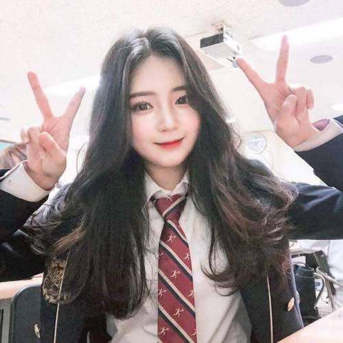 schoolgirl18: 꾸준히 업로드함 . 좋아요 + 리블 부탁합니다~~~