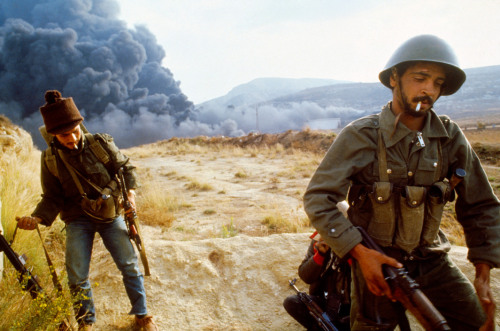 unrar:    Lebanon, Beirut. Novembe 1983. After a break, Palestinian fighters, Eli Reed. 