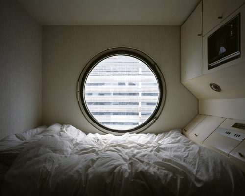 fiore-rosso:Kisho KurokawaNakagin Capsule TowerTokyo, Japan.