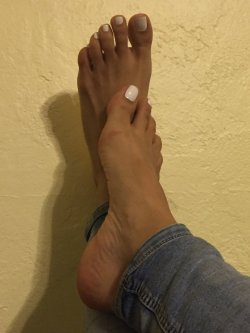 Man Loves Women's Feet