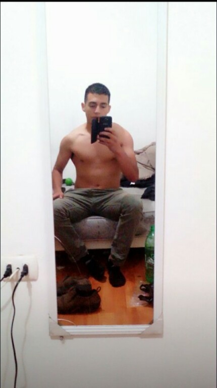 flaites-ricos:  elwncaliente:  chilenitos3x:  Iván, 22 años. Pendejo militar caliente