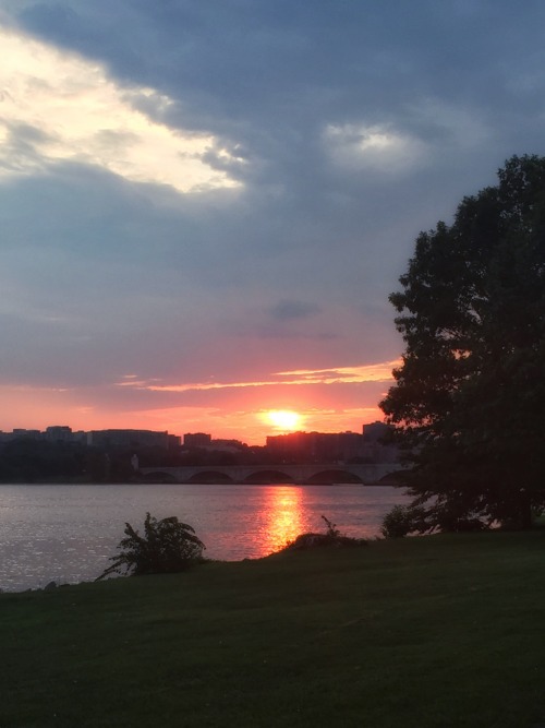 Sunset on the Potomac rcruzniemiec