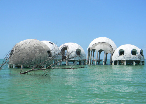 mysticplaces:  Cape Romano Dome House | Marco Island, FLvia Atlas Obscura:  Built in Florida in 1981 on the southern tip of Marco Island, the ultra-modern Dome House is a complex of stilted concrete igloos slowly being reclaimed by the sea.…As the