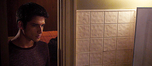 dylanhoechlin:  TEEN WOLF canon scenes rewritten:  In which the Wolfsbane at the Motel still makes Scott really horny, but it isn’t Allison he wants.  