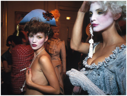 ohyeahpop: Kate Moss and Nadja Auermann “Backstage” Photographed by Harry Benson / Vivie