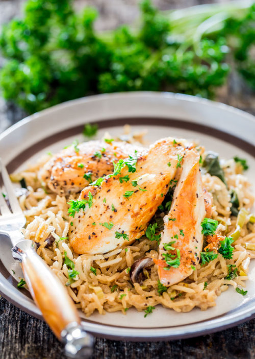 foodffs:  ONE POT CREAMY CHICKEN WITH MUSHROOM AND LEEK RICE Really nice recipes. Every hour. Show me what you cooked!