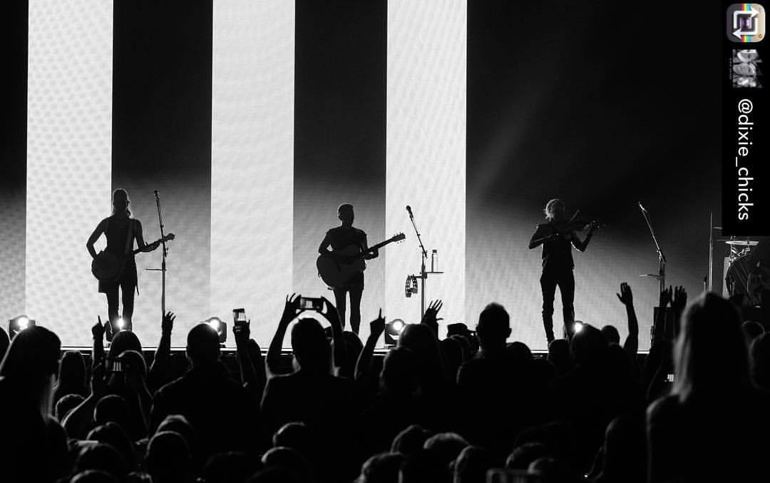 Such a pleasure being back out on the road with @dixie_chicks, even more of a pleasure when they feature one of my photos shot on the first night in Brisbane. Loving #australia.
.
.
.
#brisbane #dixiechicks #mmxvii #photography...