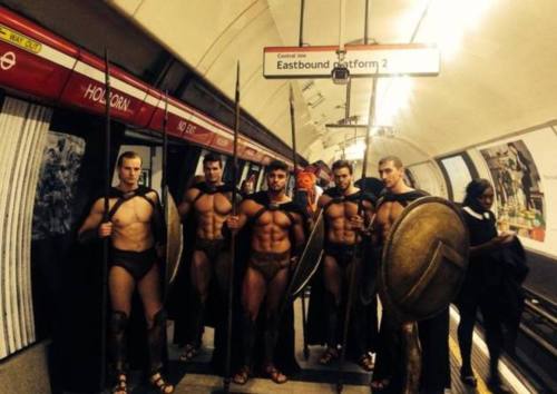 rawsailor:  tigrismedve:  Best 300 Cosplay ever, in the London Tube\ The Spartans have taken over London   You just never know who or what you’ll see on the tube  Cool and Hot