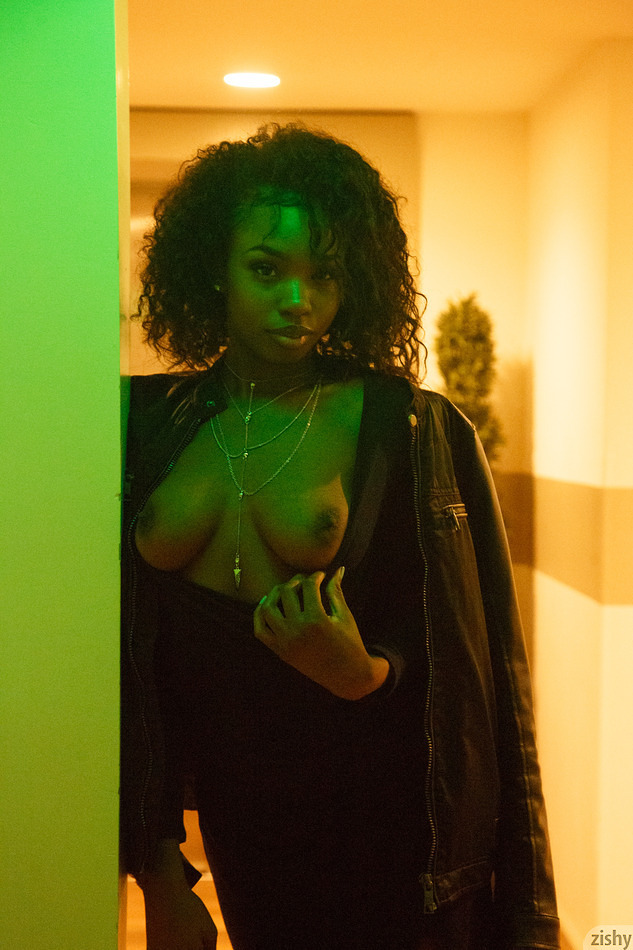Ebony - Beauties