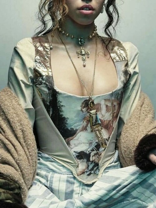 fallen-allien:FKA twigs in Vivienne Westwood adult photos