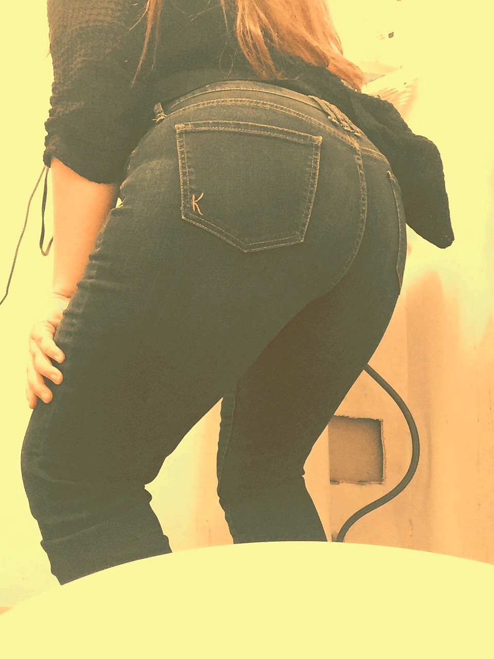 bbykitten:  Nice tight ass in jeans ! (;