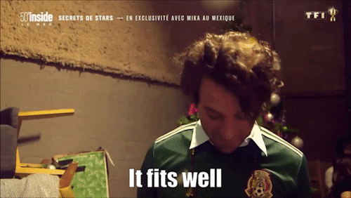 ladder&mdash;to&mdash;the&mdash;stars:Mika gets given a Mexican soccer shirt.