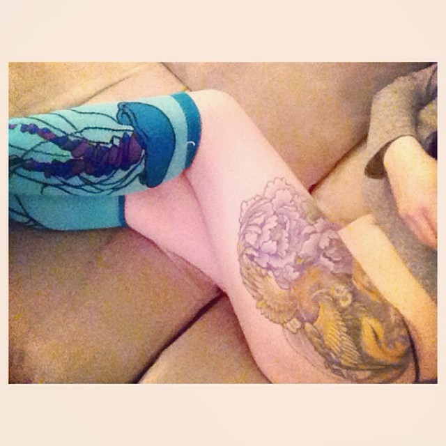 yungsith:  I’m jellin, you jelly? 🐙#illshowmyselfout #jellyfish #kneehighs #girlswithtattoos