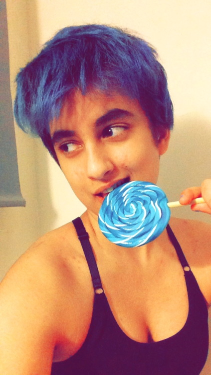 me, eating this Sportacus coloured lolipop, half naked in my room, at like 10pm: Glanni Glæpur