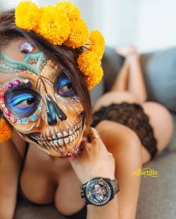 elhartista:  Feliz Noche de Brujas 👻👻👻 ETIQUETA A UNA CATRINA 💀 © elhartista® con un @bombergmexico #BOLT68 #skull  (at Panteon 20 de Noviembre)