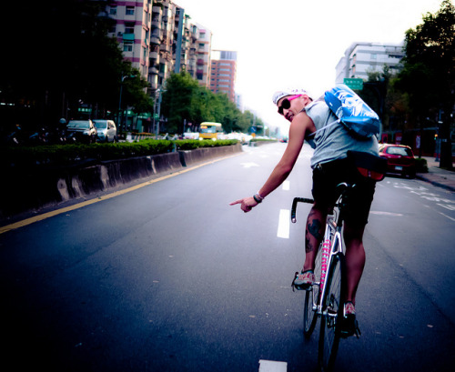 eztoride: teavelo:  That’s how we rolling in da Taipei street by Father_TU on Flickr.  エンジョイ！