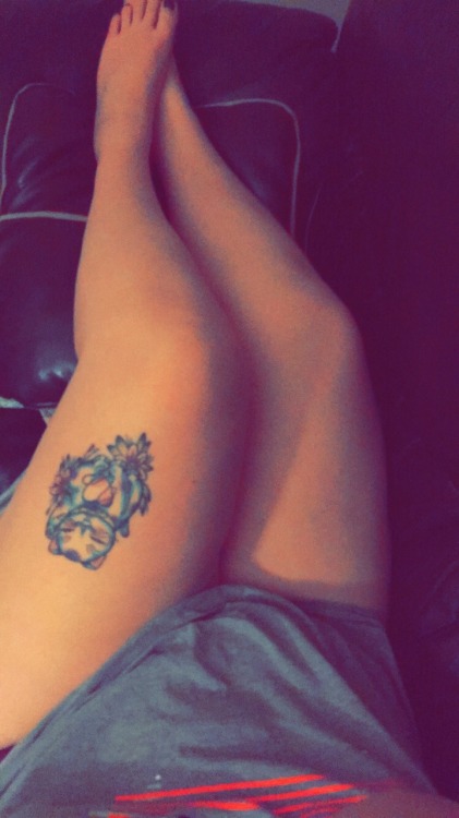 jenmolly: jenmolly: Reblog if thick thighs save lives There’s more where this came from