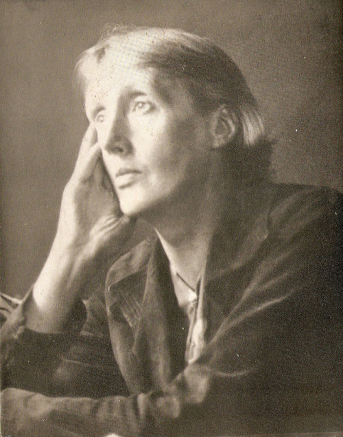 vvirginiawoolf:The wave breaks. I am the foam that sweeps and fills the uttermost rims of the rocks 