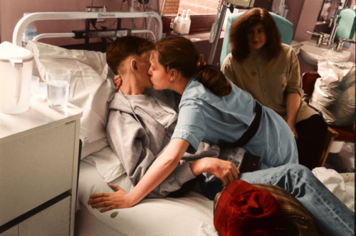 trytogethappy:the humanity of the AIDS crisis: the ward by gideon mendelcolorized by me