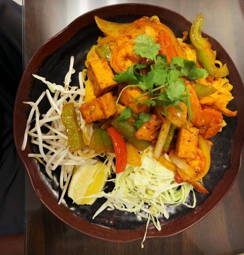 Sometimes I eat with Henry #Vietnamesefood #padthai  https://www.instagram.com/p/CbCK09JOOqEF_RrdmMUi8jNtQw0ZHYNi9mdYdU0/?utm_medium=tumblr