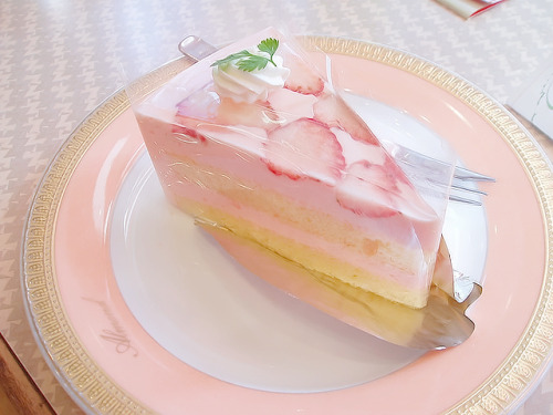 t-okimeki:  strawberry cake by (Amy)