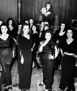 guillotineforaphrodite:  Vampira fans gather