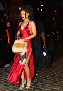 rihennalately:  Rihanna at Carbone Restaurant