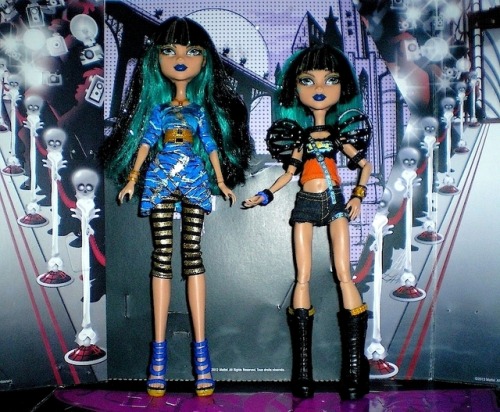 “Picture Day” Cleo(s) de Nile.Left, basic. Right, new outfit & hairstyle (Howleen&rs