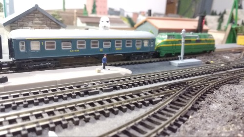 Ómnibus con locomotora 340 en cabeza lista para salir. #ModelismoFerroviario #ferromodelismo 