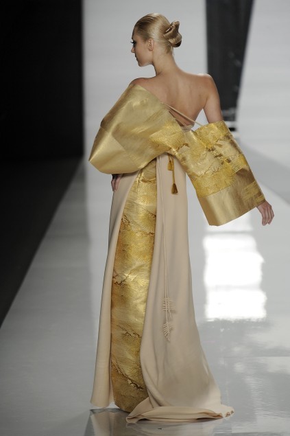 ageofaquarius-sanja:  Chado Ralph Rucci  elegant !!!