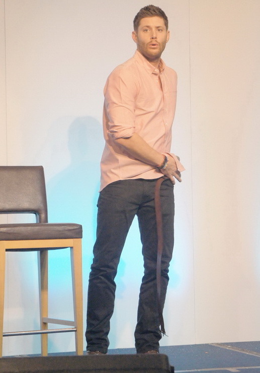 marinkaja:  Ackles, wtf are you doing? о_О      