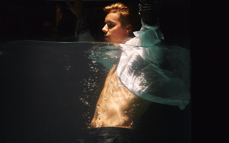 celebgosspb:    Singer @justinbieber gets chained up and submerged to cover Complex