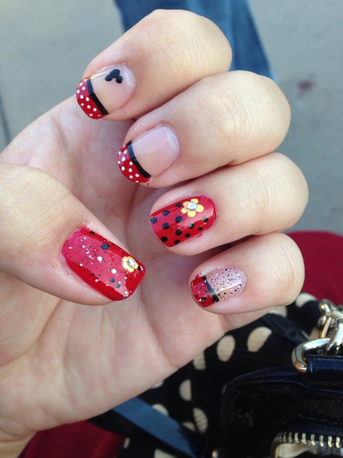 kelseyscrappynails:Having fun with my last day at Disney until late September by dapper disneyboundi