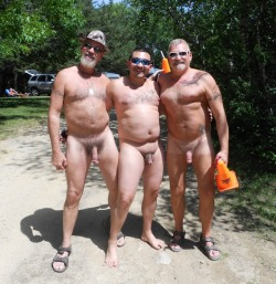 Les hommes naturistes