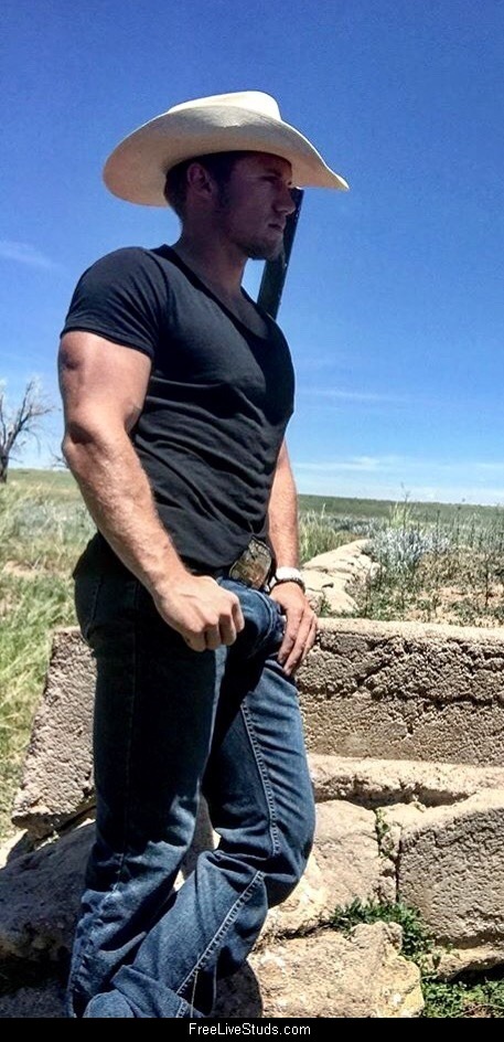 sunbound:  moto-cowboy:  cowboyslovecock:  Horny guys near you are looking to hookup: