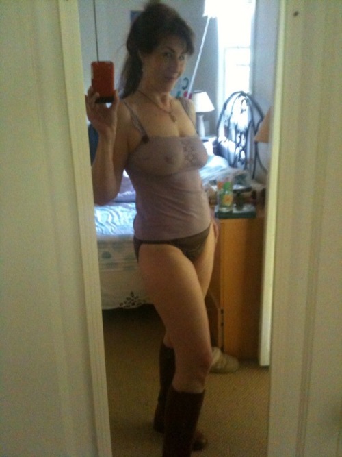 milfbecky1977:  Thank you so much for liking and reblogging my photos!!!  So Damn sexy!!!! Mmmmmmm