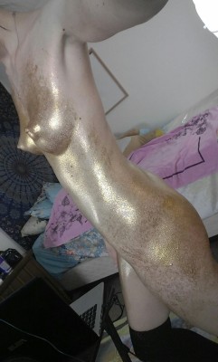 lissabunnyx:  Covered myself in glitter for