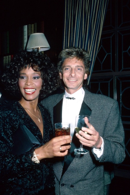  UNITED STATES - MARCH 01:  Whitney Houston and Barry Manilow  (Photo by The LIFE Picture Collection