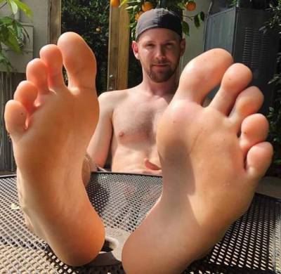 Porn Pics danieldolezal:alexfeet70:What a friendly