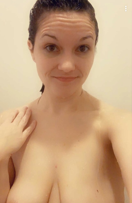 Porn kizerwolf:Wet and horny. Message me, inbox photos
