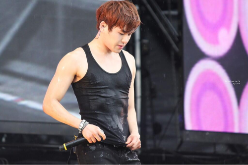 pervingonkpop:  We personally love Hoya in tank tops, even though the man himself seems to hate his shirts with burning passion.